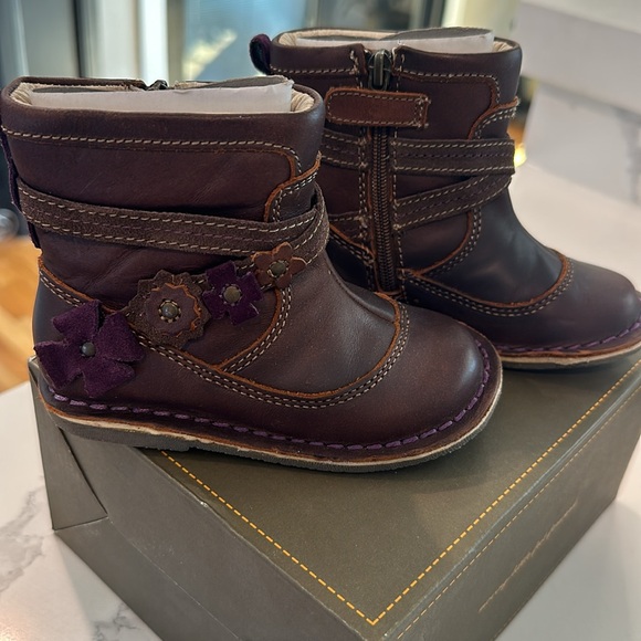 Stride Rite Medallion Collection Boots - Picture 3 of 6